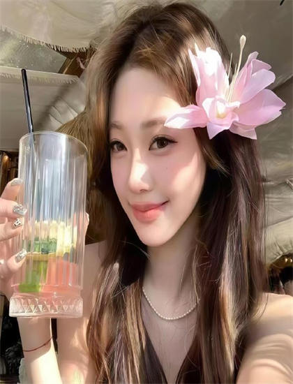 《大佬夫人来实习》美学价值分析：艺术美感与审美特征探讨，免费观看